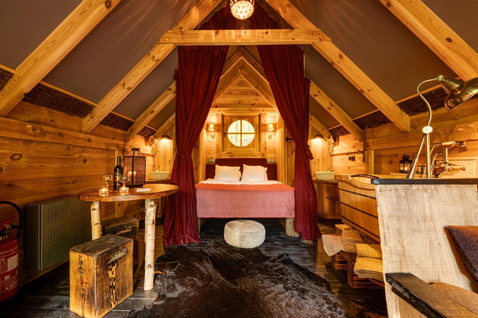 Les Cabanes De Rensiwez Mabompre Exteriör bild