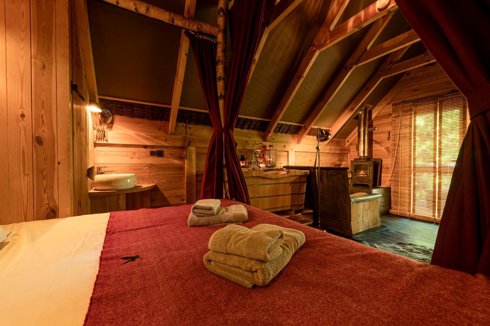 Les Cabanes De Rensiwez Mabompre Exteriör bild