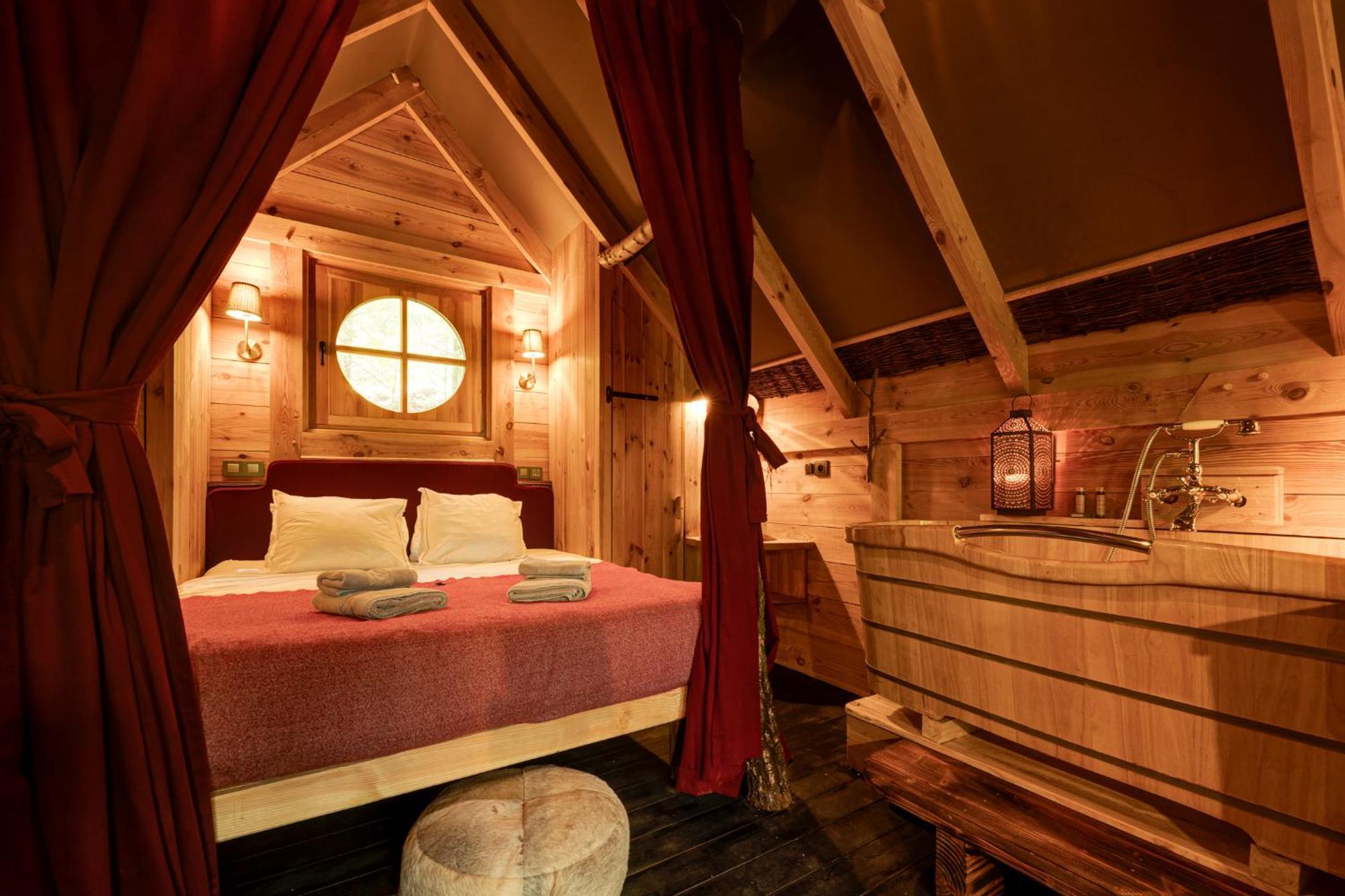 Les Cabanes De Rensiwez Mabompre Exteriör bild