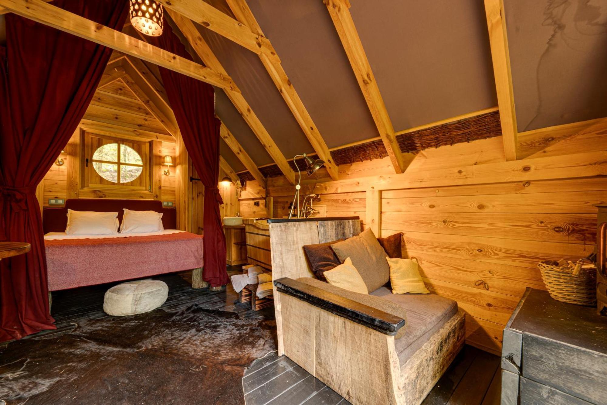 Les Cabanes De Rensiwez Mabompre Exteriör bild