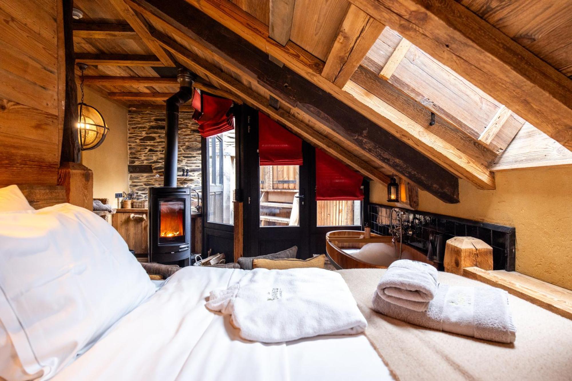 Les Cabanes De Rensiwez Mabompre Exteriör bild